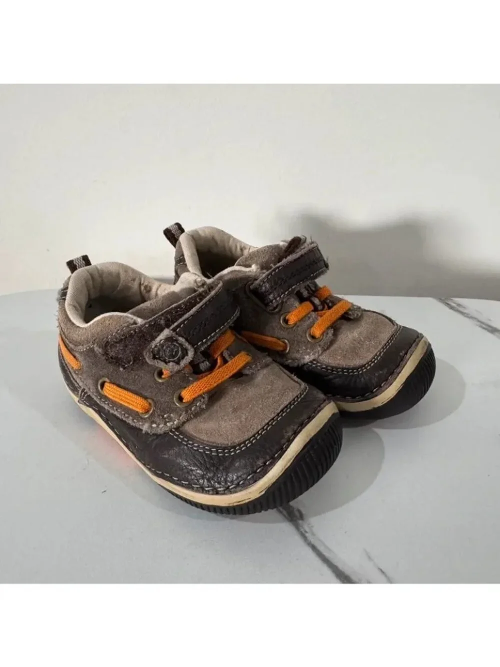 Stride Rite Brown Leather & Suede Sneaker Tennis Shoes 5.5